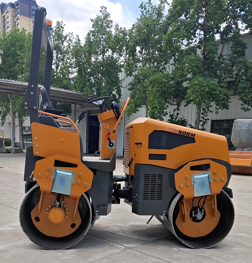 奔馬5噸小型座駕壓路機(jī)BM5000